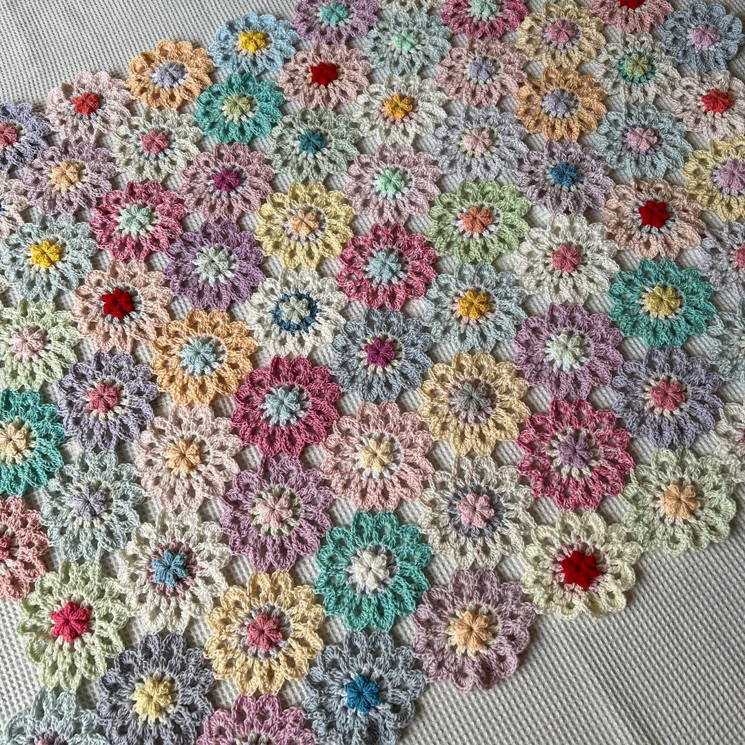 お花のモチーフ編み マルチカバー かぎ針編み パステル ブランケット
