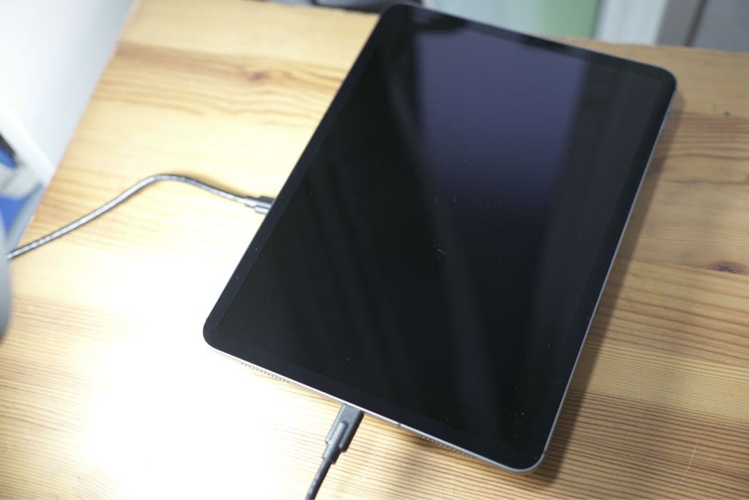 【美品】iPad Pro 11 第2世代 256GB SIMフリースペースグレイ