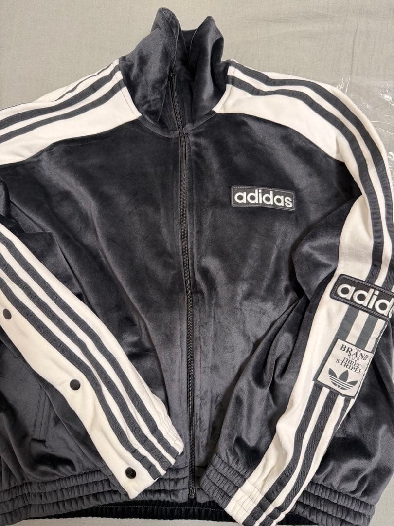 『人気完売』adidasアウターblack XL