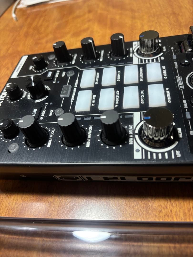 Reloop Mixtour Pro & DECKSAVER+20W充電器