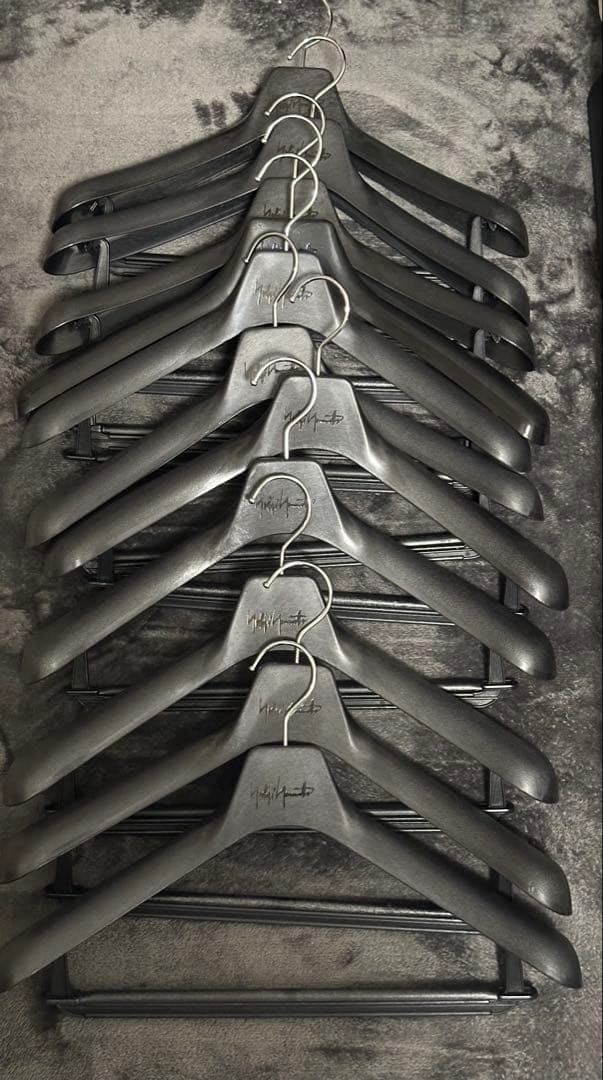 ヨウジヤマモトのロゴ入りハンガー x11本セット