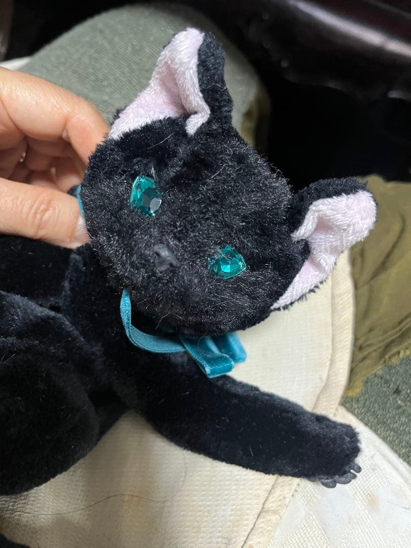 黒いぬいぐるみ猫