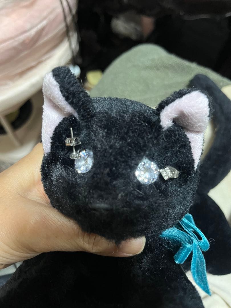 黒いぬいぐるみ猫