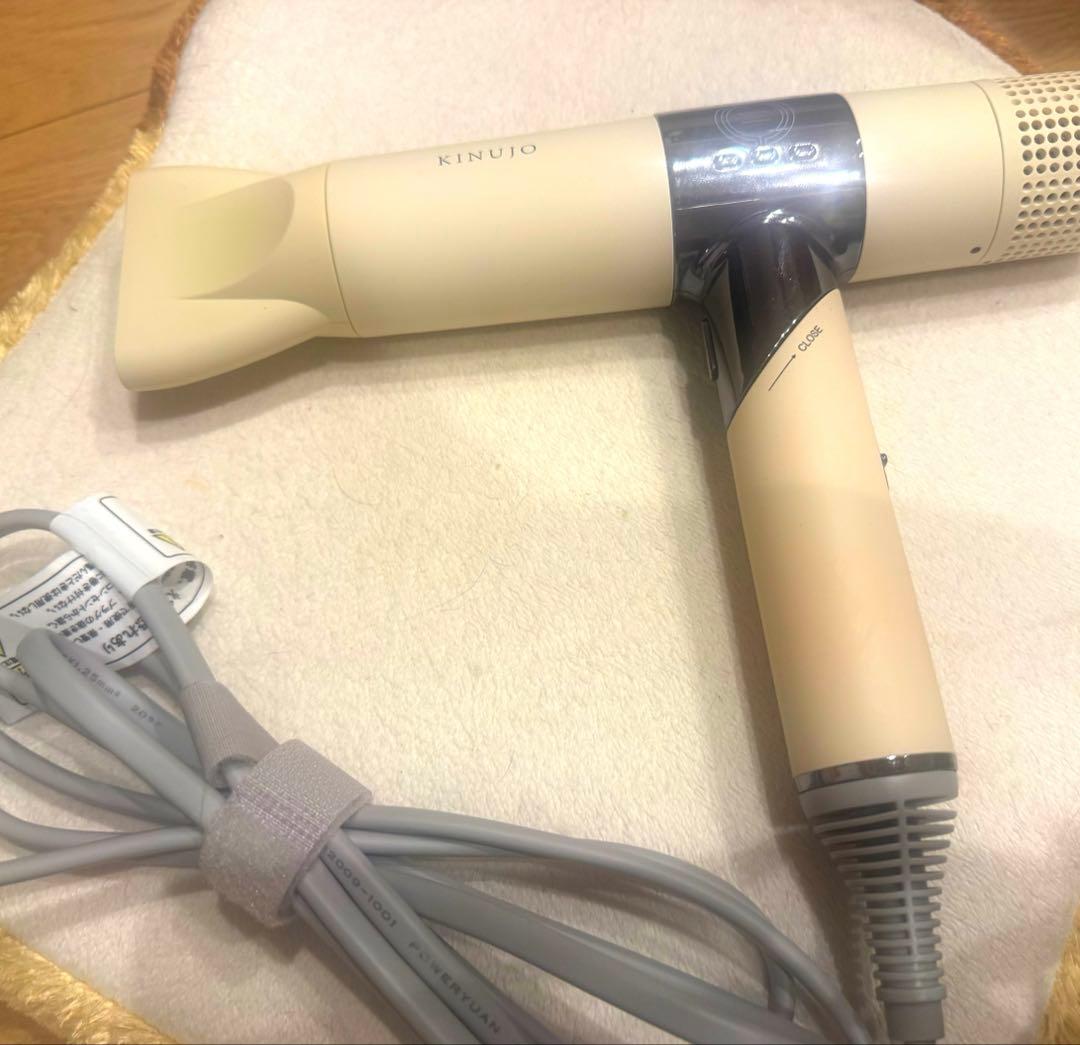 絹女　KINUJO ヘアドライヤー　ドライヤー