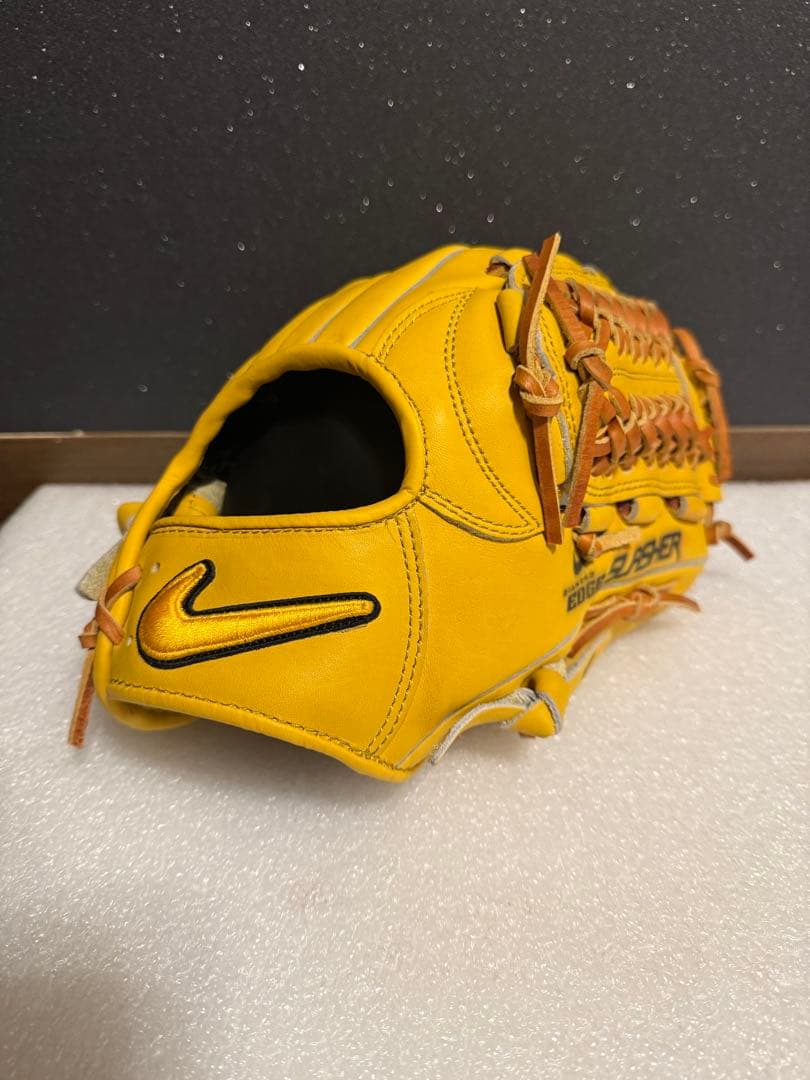 ★屋外未使用★ NIKE ナイキ 一般軟式 内野手用 良型 革質◎ 軽量 ②