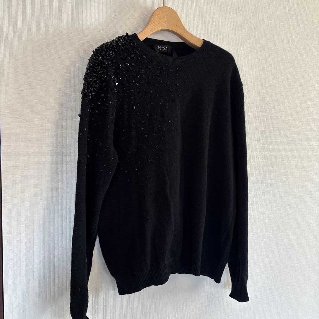 N°21 ビーズ装飾 ブラックニットセーター