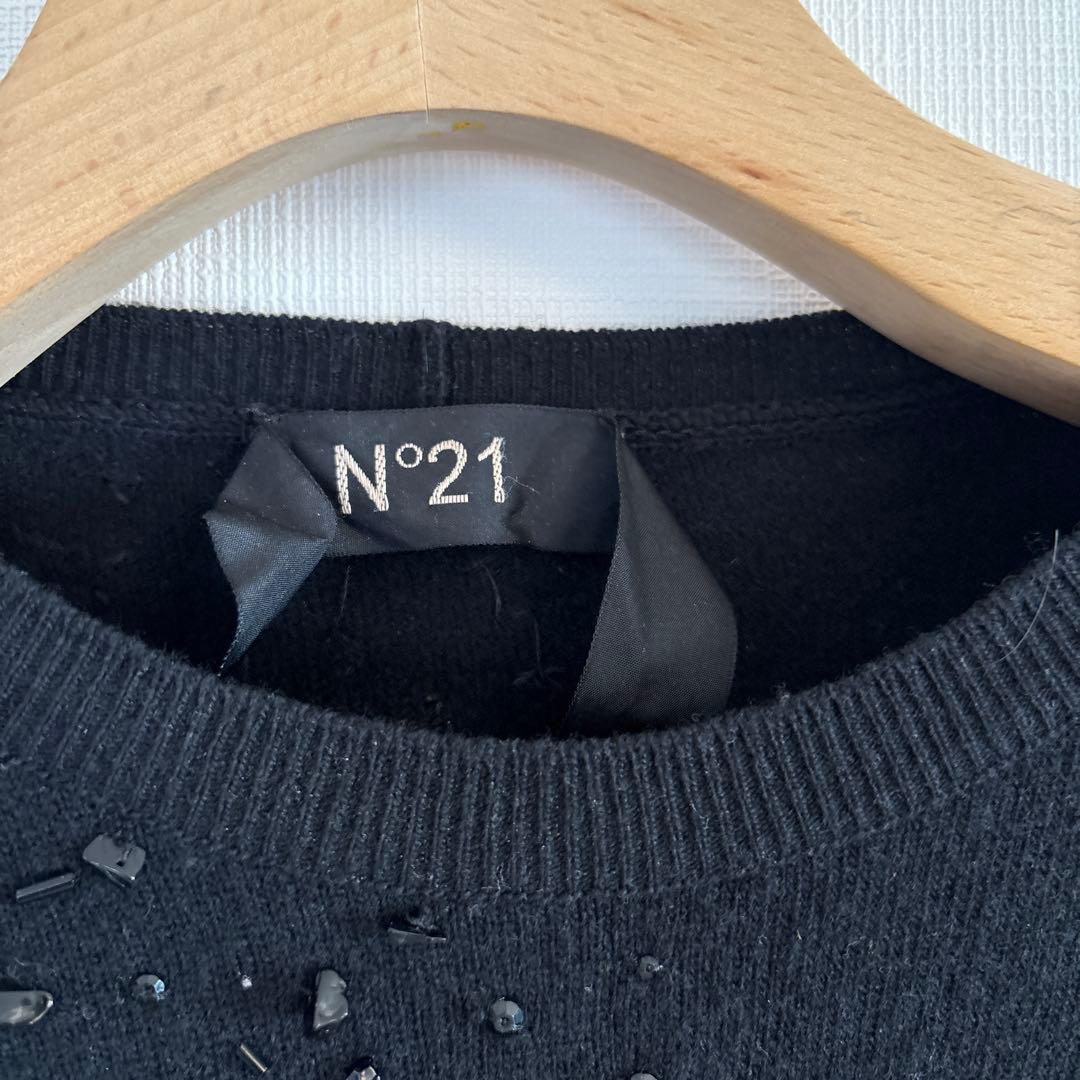 N°21 ビーズ装飾 ブラックニットセーター