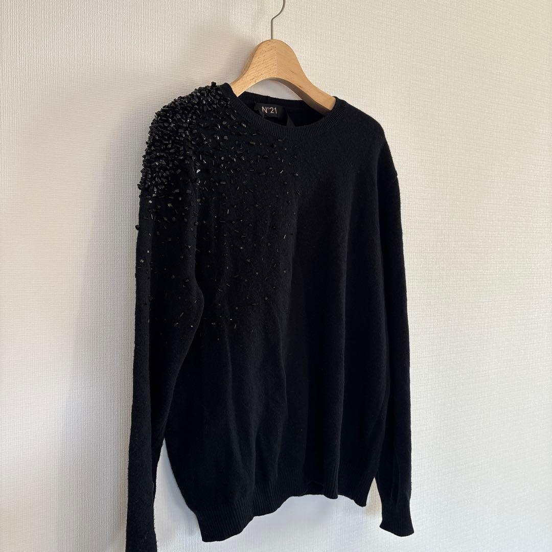 N°21 ビーズ装飾 ブラックニットセーター