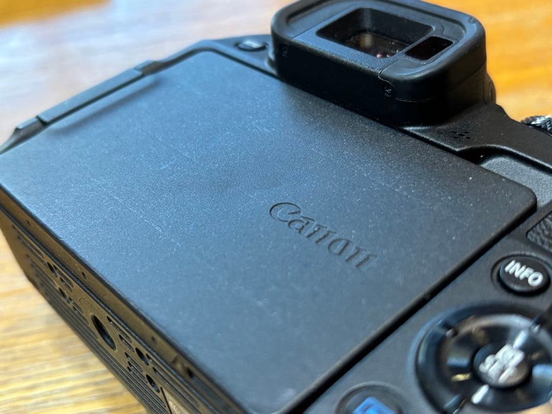 ゴック出品　Canon EOS RP ボディーのみ【訳あり】