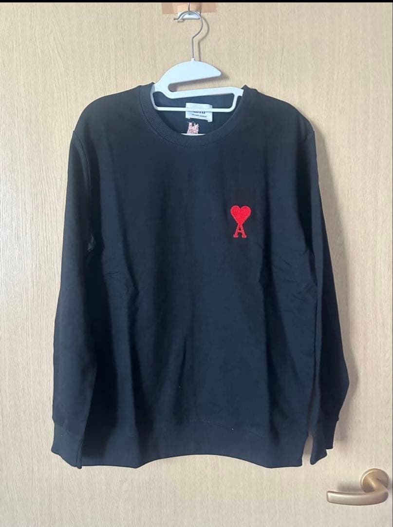 ブラック スウェット ハート刺繍