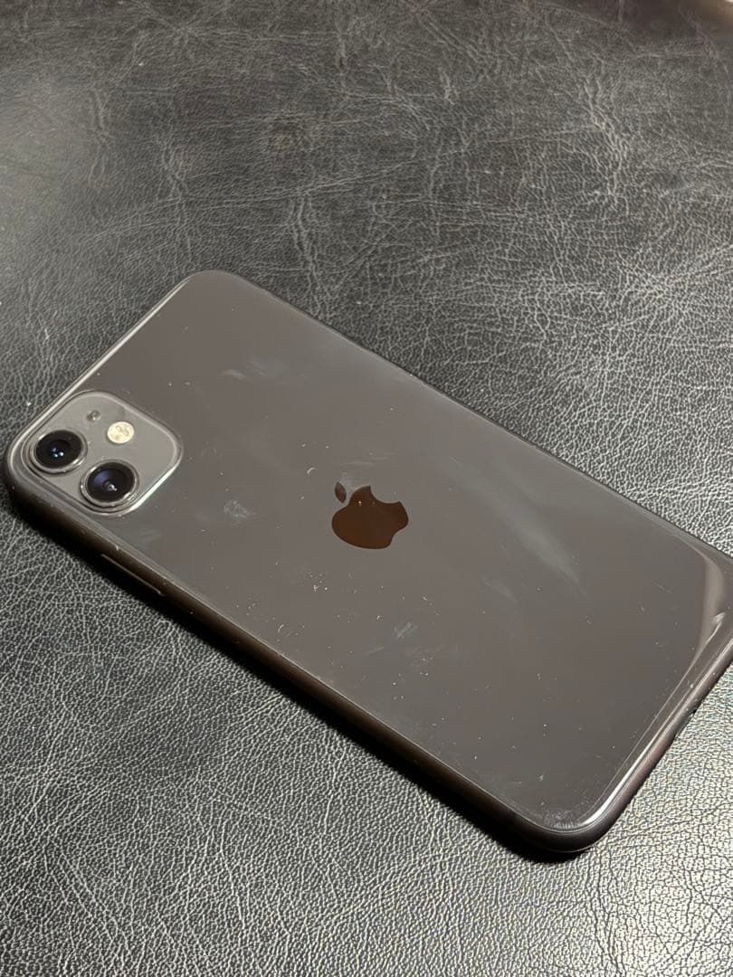 Apple iPhone 11 ブラック　黒　本体