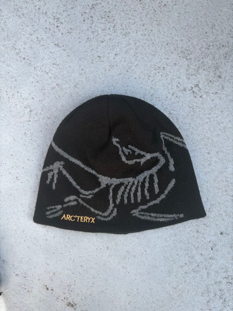 ARC'TERYX グラフィックニット帽 黒