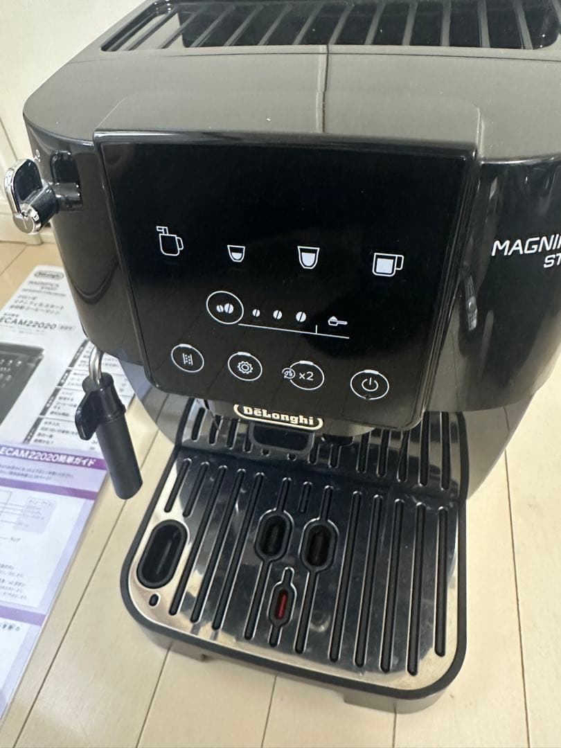 【美品】2024年モデル デロンギ　マグニフィカスタート ECAM22022B