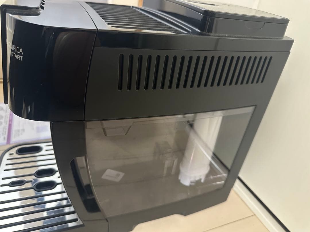 【美品】2024年モデル デロンギ　マグニフィカスタート ECAM22022B