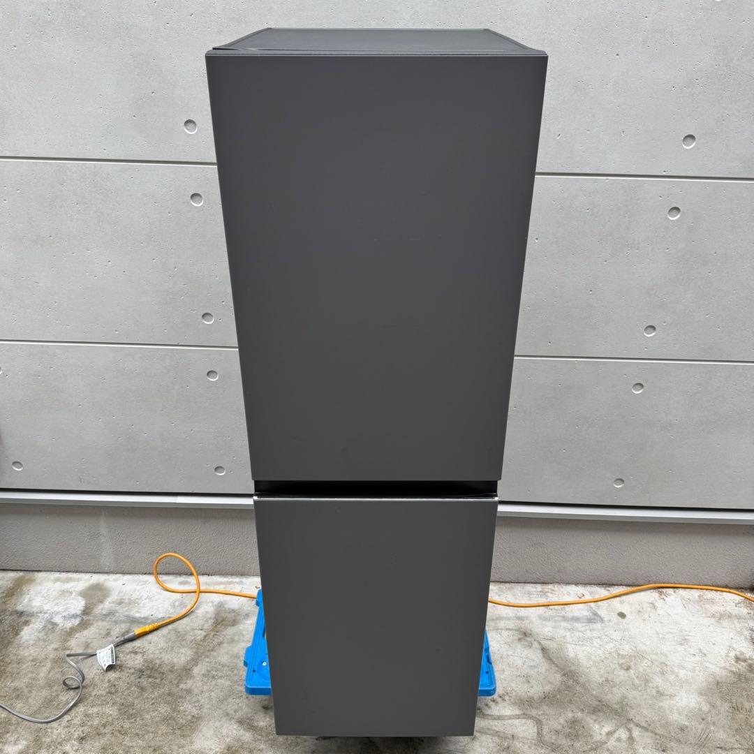 85⭐️2024年製美品★ハイアール　冷蔵庫　スリム　2ドア　マット　一人暮らし