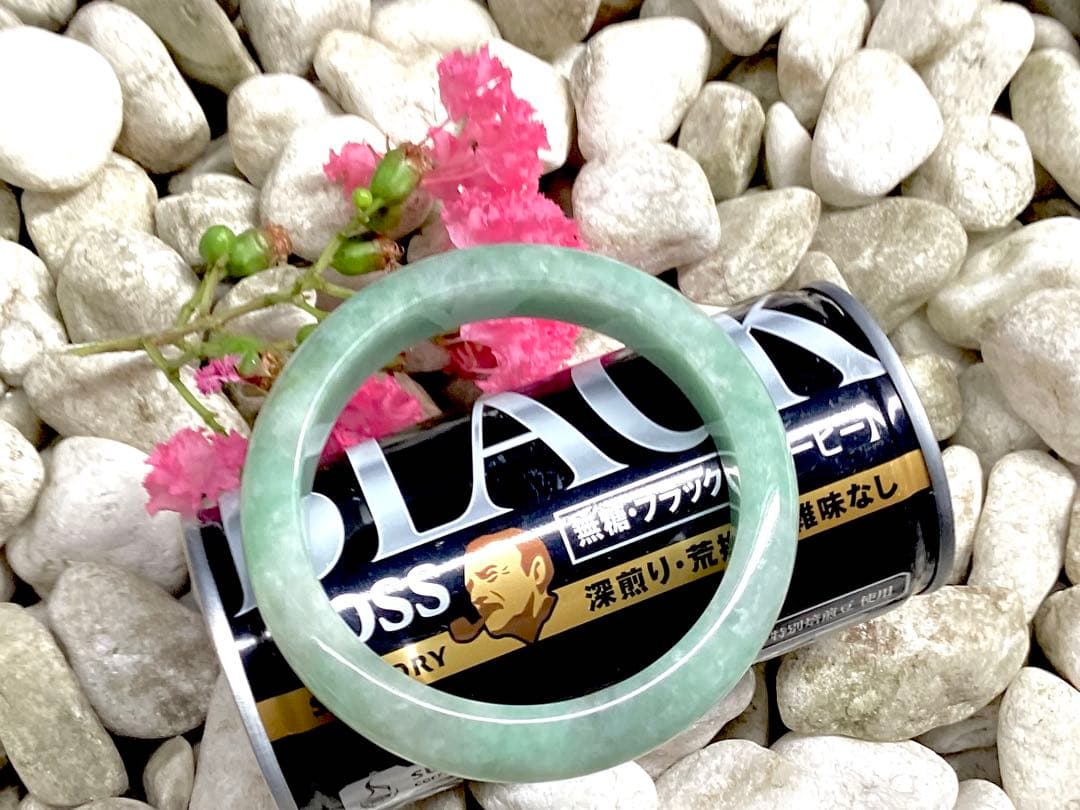 国内唯一の親方のバングル‼️国産品*糸魚川翡翠硬玉　絶品　一生物のお宝‼️　鑑別書付