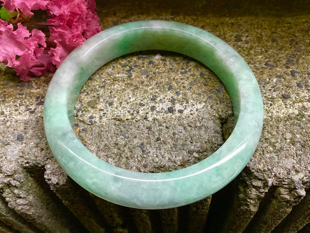 国内唯一の親方のバングル‼️国産品*糸魚川翡翠硬玉　絶品　一生物のお宝‼️　鑑別書付