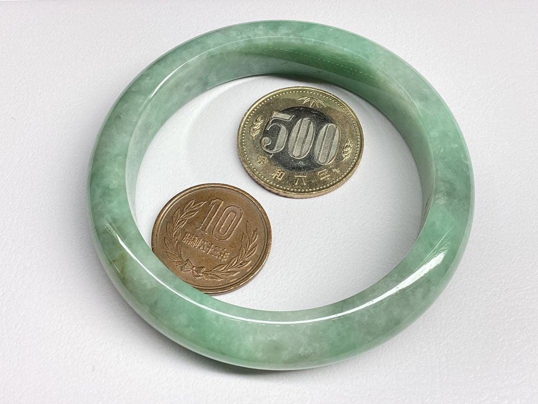 国内唯一の親方のバングル‼️国産品*糸魚川翡翠硬玉　絶品　一生物のお宝‼️　鑑別書付