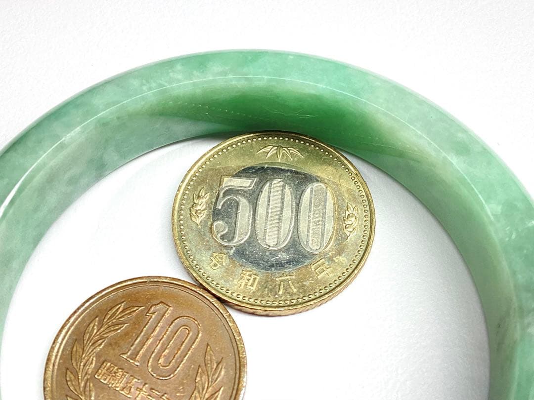 国内唯一の親方のバングル‼️国産品*糸魚川翡翠硬玉　絶品　一生物のお宝‼️　鑑別書付