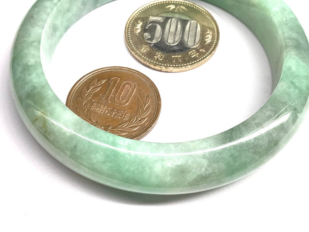 国内唯一の親方のバングル‼️国産品*糸魚川翡翠硬玉　絶品　一生物のお宝‼️　鑑別書付