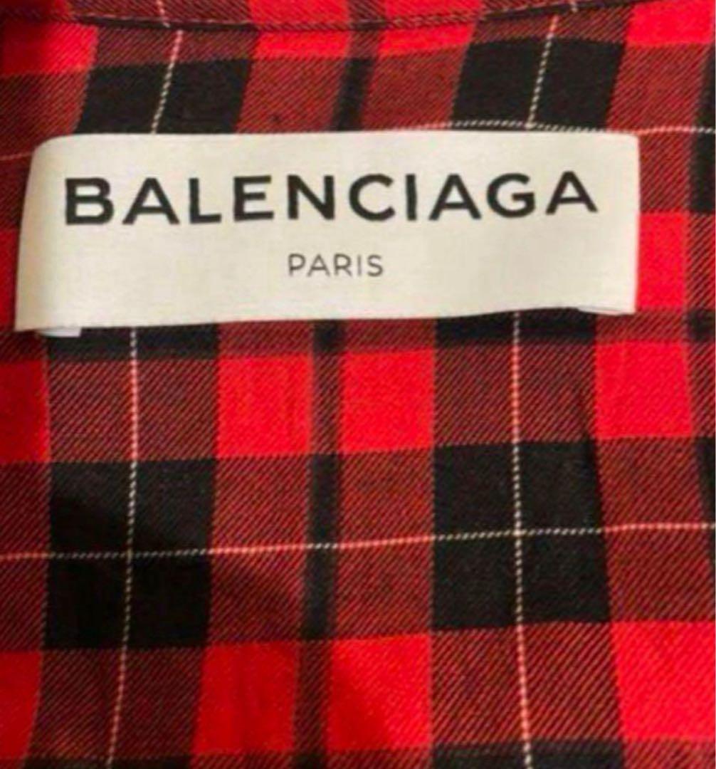 バレンシアガ　ロゴプリントシャツ