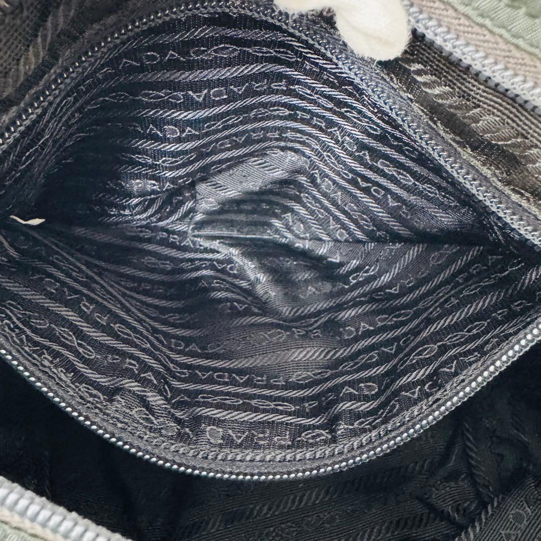 ✨PRADA✨プラダ✨三角ロゴプレート✨ナイロン✨グレー✨ショルダーバッグ✨