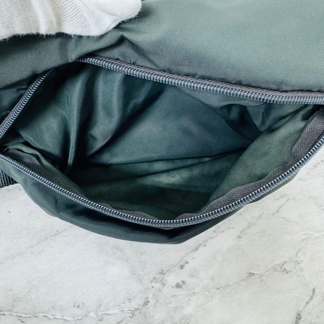 ✨PRADA✨プラダ✨三角ロゴプレート✨ナイロン✨グレー✨ショルダーバッグ✨