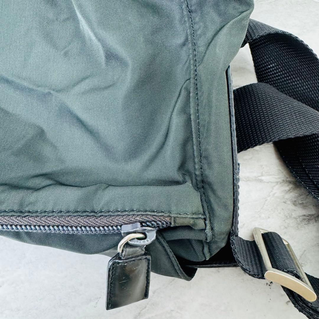 ✨PRADA✨プラダ✨三角ロゴプレート✨ナイロン✨グレー✨ショルダーバッグ✨