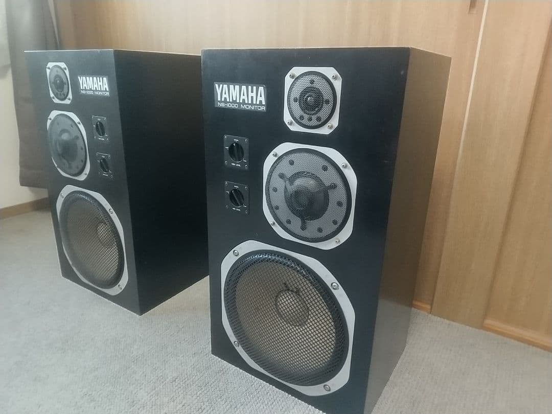 ①右(R) YAMAHA NS-1000M モニタースピーカー