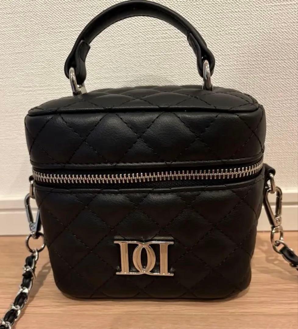 Darich キルティングスクエアミニバッグ ブラック【シルバーパーツ】