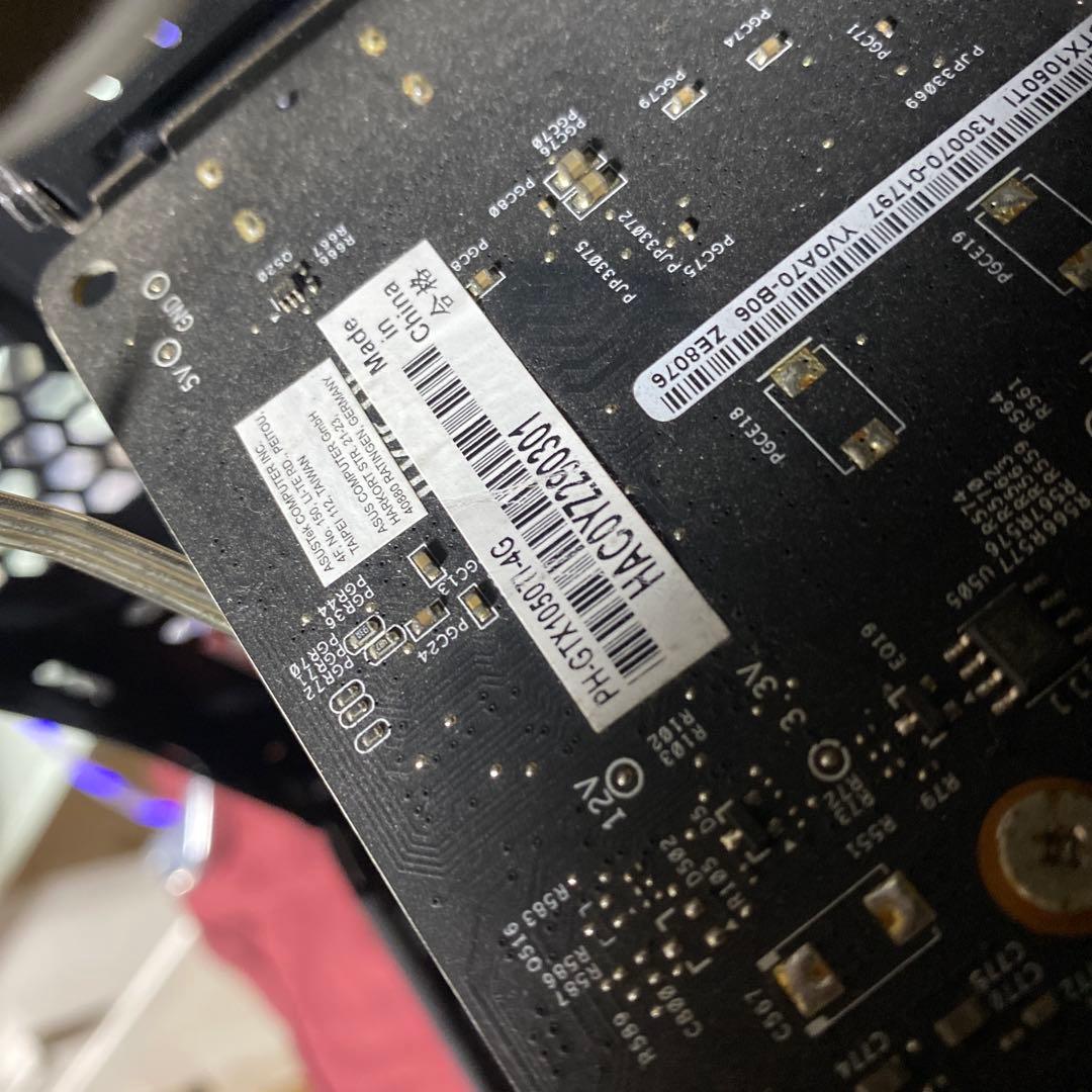 GTX1050-4Gグラフィックボード .他部品取り等に