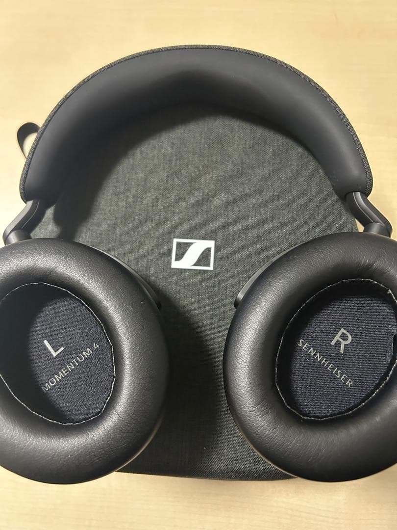 ヘッドホン Sennheiser MOMENTUM 4 Wireless + BTD600