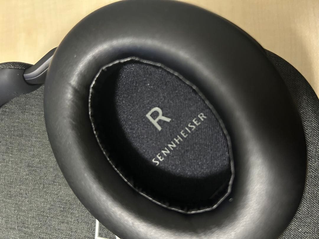 ヘッドホン Sennheiser MOMENTUM 4 Wireless + BTD600