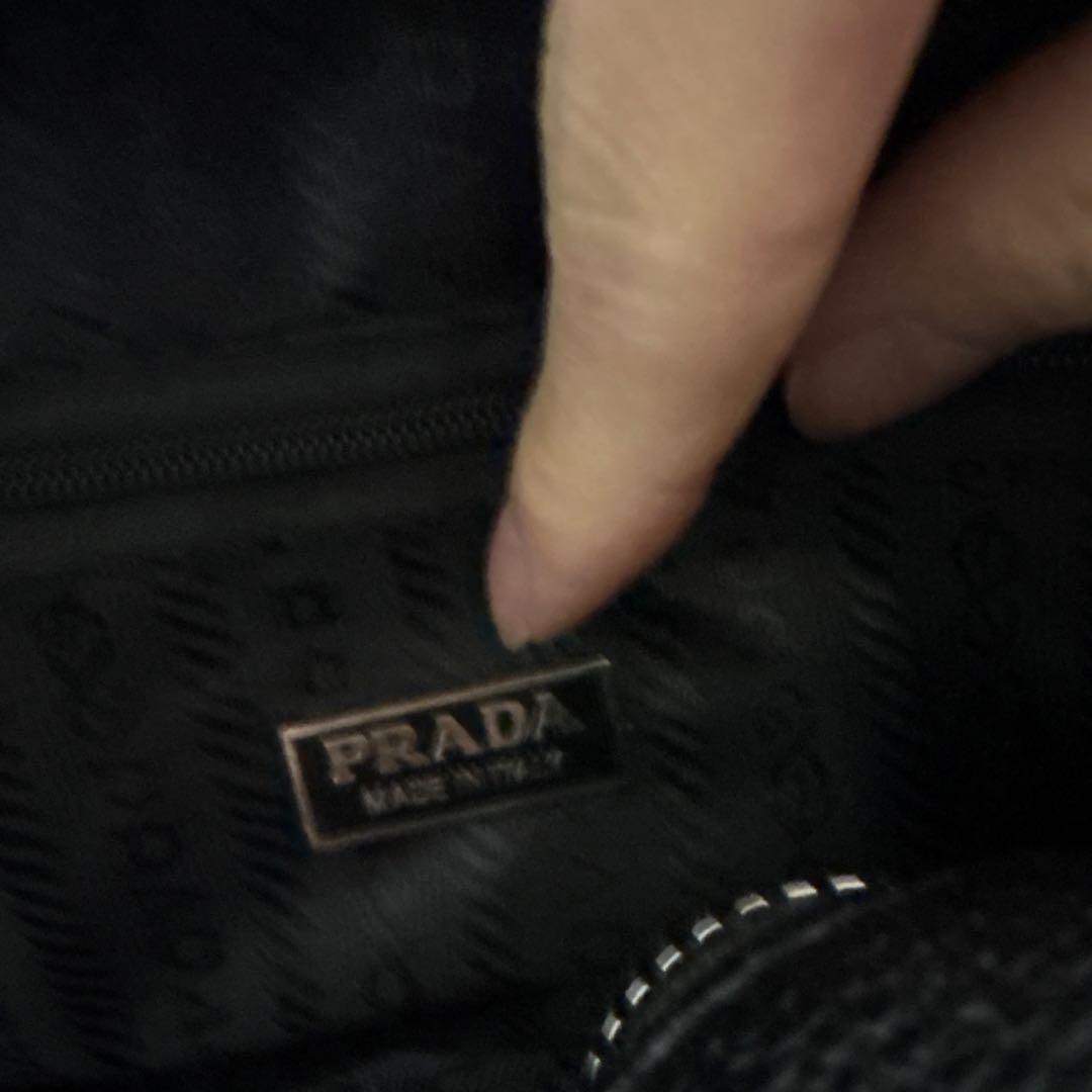 PRADA ブラック レザー ショルダーバッグ