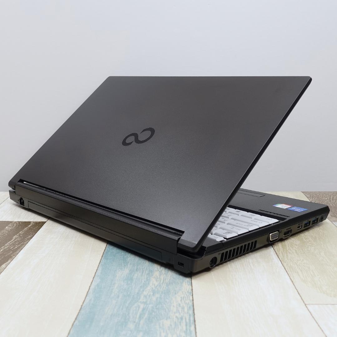 極美品の現行モデル✨第１３世代コアｉ５に超高速で新品のＳＳＤ１ＴＢ＆大容量メモリ