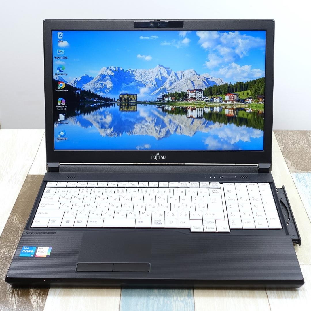 極美品の現行モデル✨第１３世代コアｉ５に超高速で新品のＳＳＤ１ＴＢ＆大容量メモリ