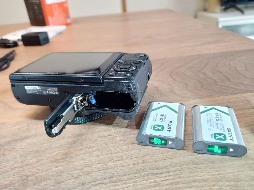 ぐ*ち様 【純正電池計2個+純正グリップ付】SONY DSC-RX100M5 取