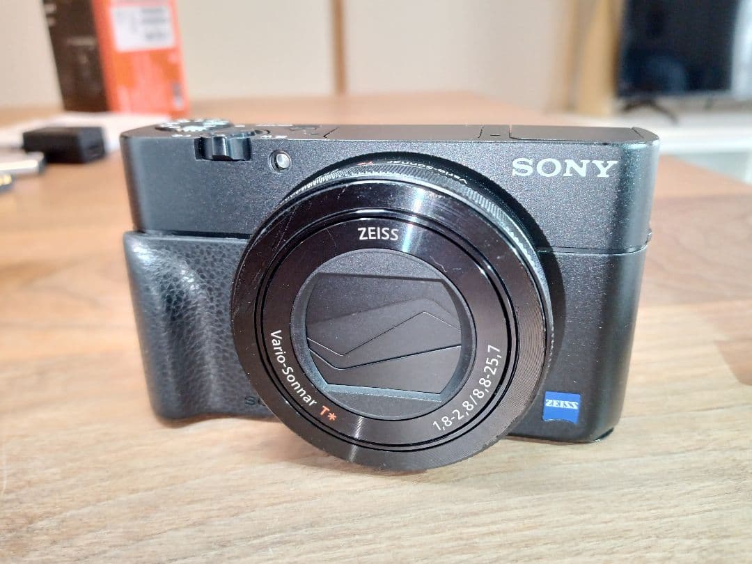 ぐ*ち様 【純正電池計2個+純正グリップ付】SONY DSC-RX100M5 取