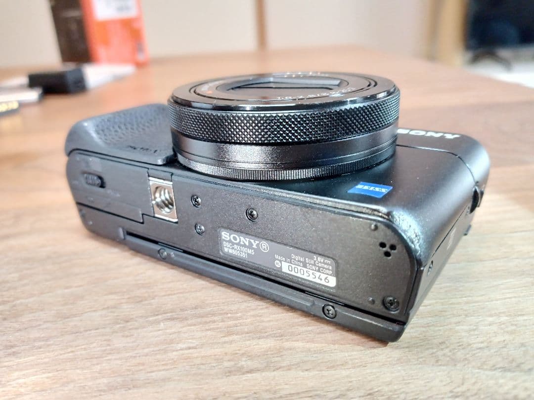 ぐ*ち様 【純正電池計2個+純正グリップ付】SONY DSC-RX100M5 取