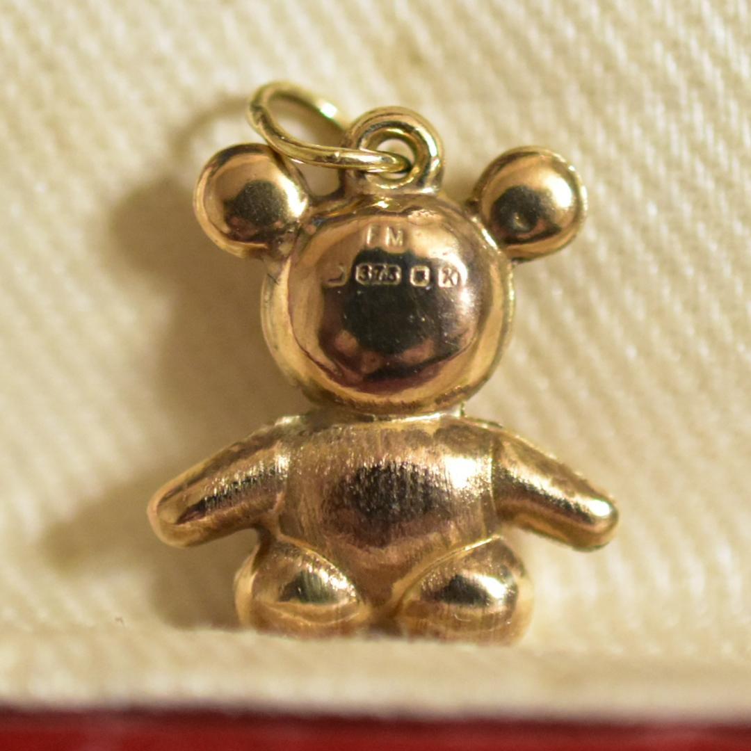 英国ヴィンテージ おすわりクマのK9チャーム 9金 ゴールド