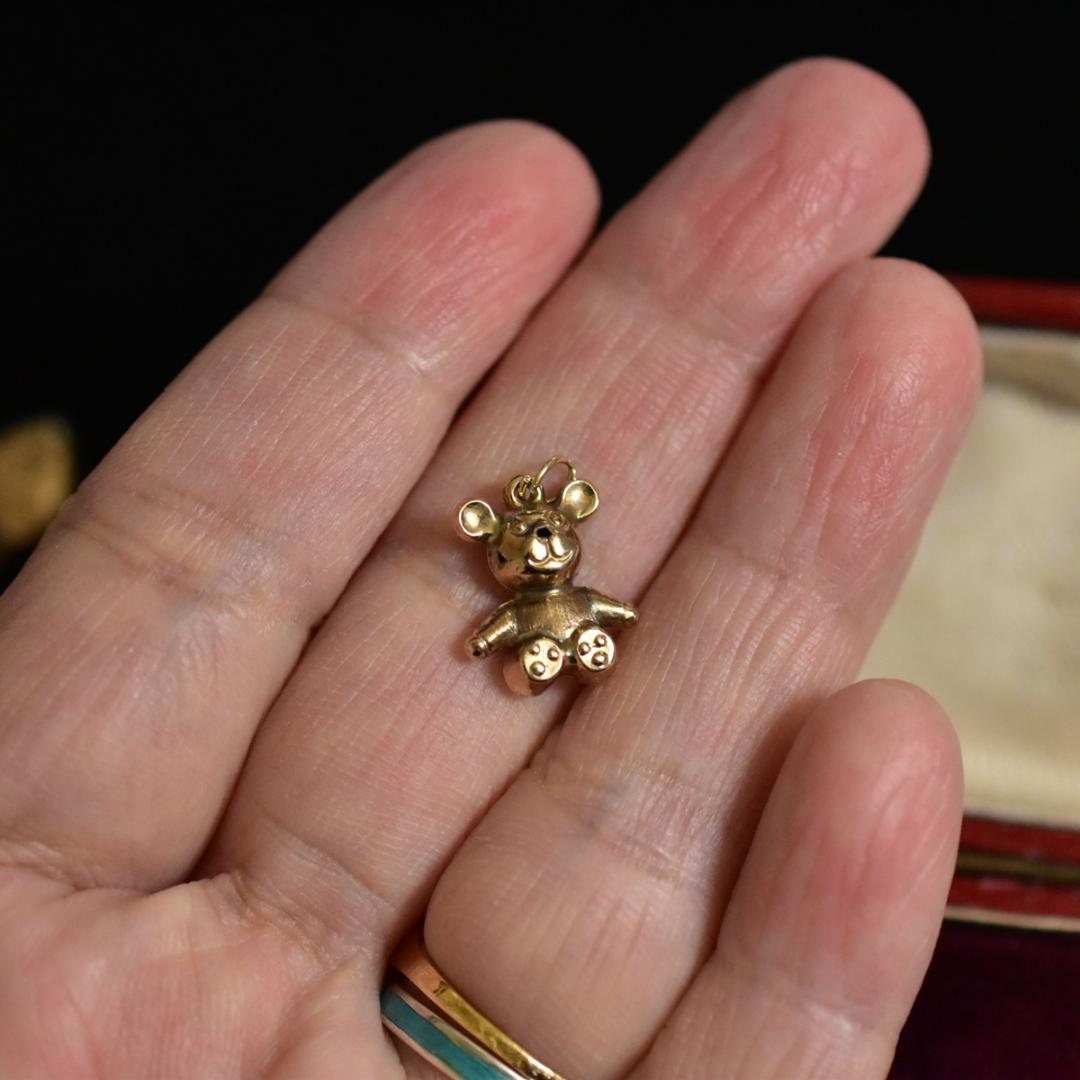 英国ヴィンテージ おすわりクマのK9チャーム 9金 ゴールド