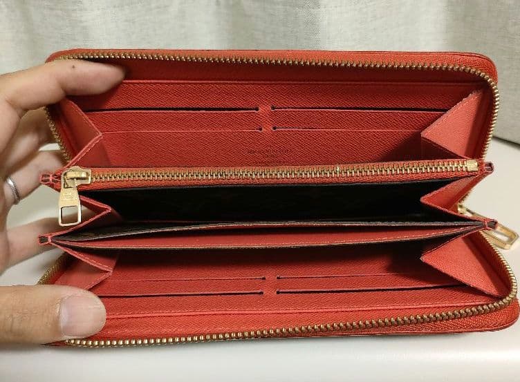 Louis Vuitton ジッピーウォレット レティーロ レッド