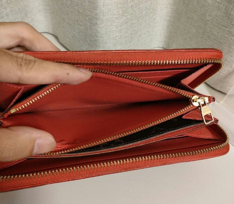 Louis Vuitton ジッピーウォレット レティーロ レッド
