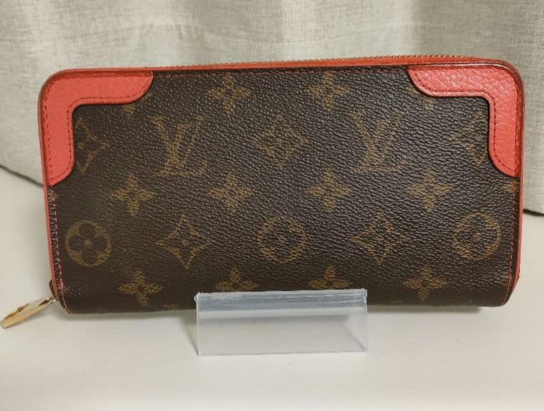 Louis Vuitton ジッピーウォレット レティーロ レッド