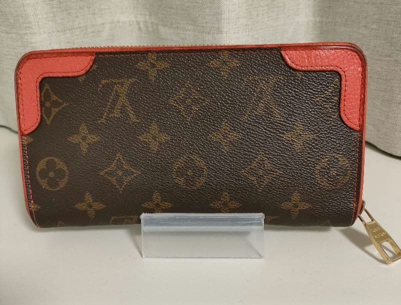 Louis Vuitton ジッピーウォレット レティーロ レッド