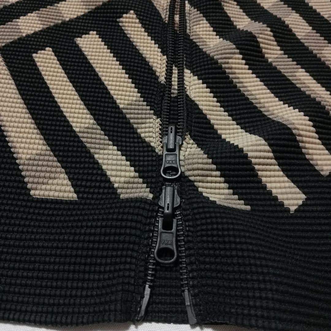 イッセイミヤケ me ジャケット ダブルジップ 幾何学模様