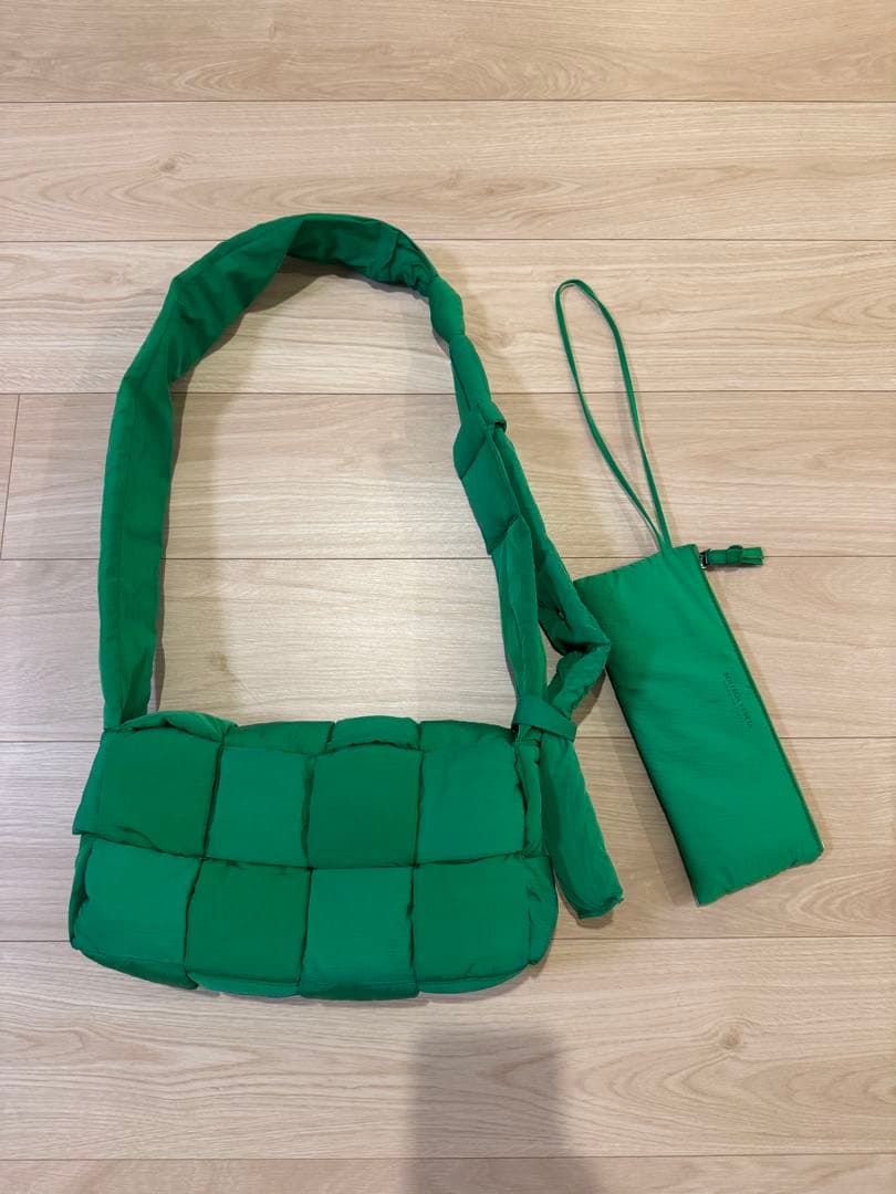 BOTTEGA VENETAボッテガヴェネタ パデッドテックカセットパラキート