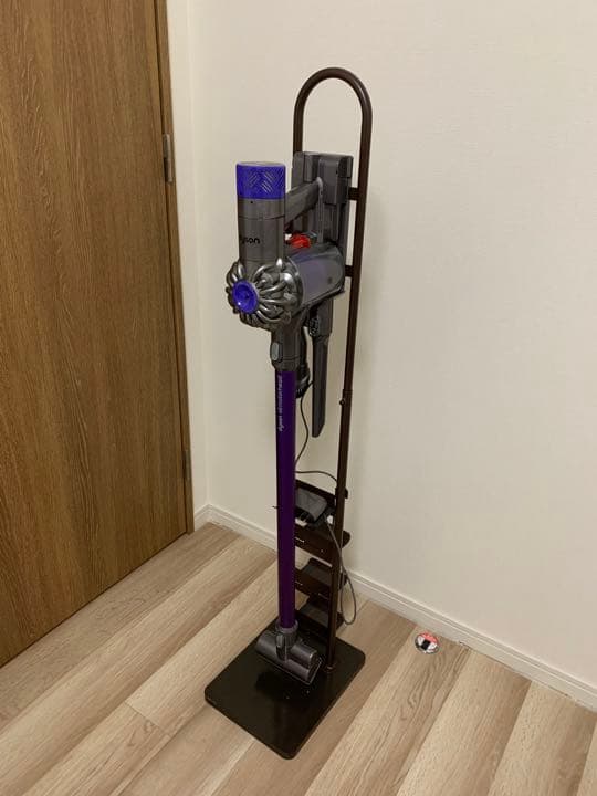 Dyson V6 Motorhead 本体（ジャンク）＋充電器&スタンド付