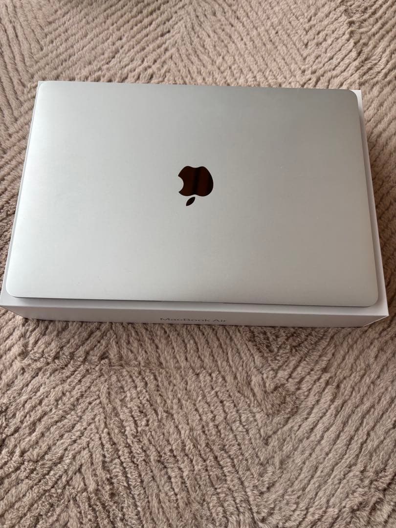美品　MacBook Air M1 シルバー