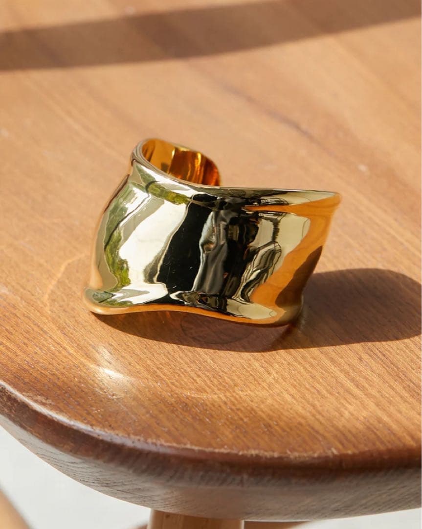 OTO.HAウェーブ形状 ゴールドメタルバングル